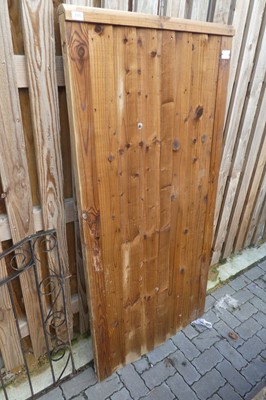Lot 2171 - Wooden feather edged garden gate