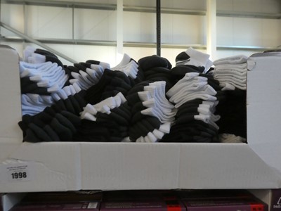 Lot 1998 - A box containing a large qty of Under Armour...