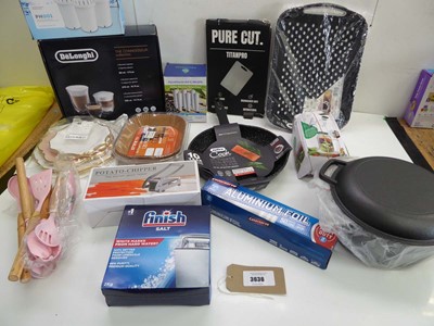 Lot 3636 - DeLonghi Connoisseur collection set, Titanpro,...