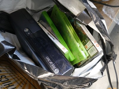 Lot 1725 - Bag containing XBox with various XBox games...