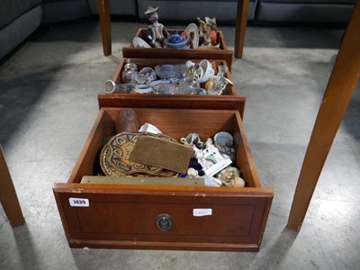 Lot 1439 - 3 dresser drawers containing assorted ceramics...