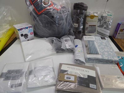 Lot 3638 - Duvet sets, pillowcases, Silentnight self heat...