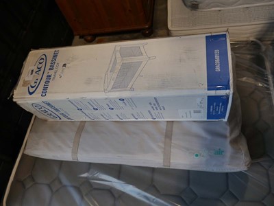 Lot 1488 - Boxed Graco Contour Bassinette travel cot with...