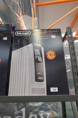 Lot 2326 - Boxed De'Longhi Dragon 4 Pro electric oil...