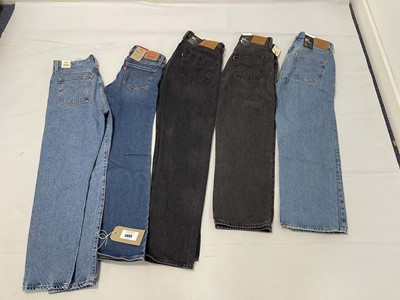 Lot 3803 - 5x Pairs of Levi's jeans in various styles