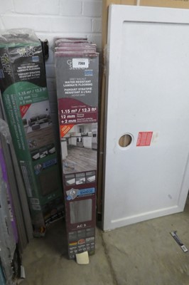 Lot 2369 - 5 packs of Golden Select water resistant...