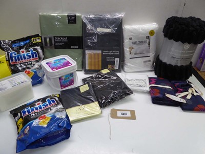 Lot 3641 - Finish Powerballs, Scent booster, Solid soap,...