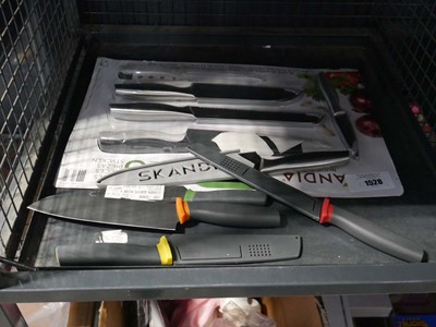 Lot 1528 - Pack of Skandia knives with loose Joseph...