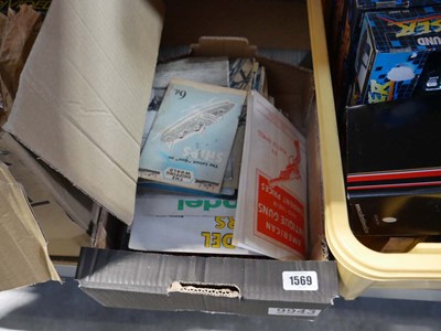Lot 1569 - Crate of assorted magazines on various themes...