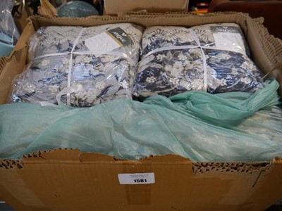 Lot 1581 - Box containing Atique Shiffon printed cushions