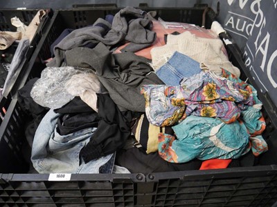 Lot 1600 - Pallet of mixed mens and womens clothing
