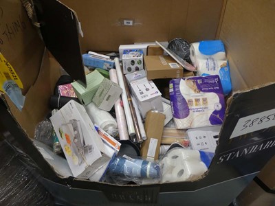 Lot 3650 - Large pallet box of assorted household items