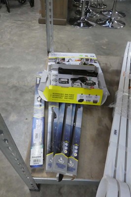 Lot 2435 - 4 Michelin branded car wiper blades, together...