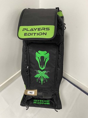 Lot 3833 - Cobra player's edition large sports bag