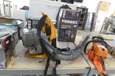 Lot 2467 - MacCulloch petrol leaf blower