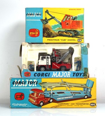 Lot 147 - Three Corgi Major models: 1105 Carrimore car...