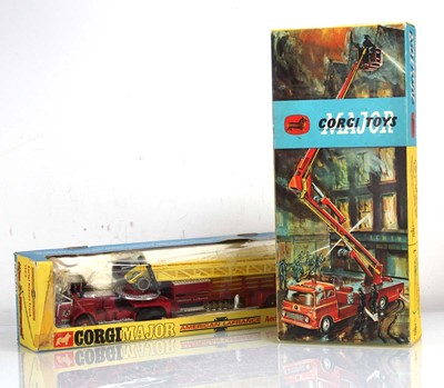Lot 148 - Two Corgi Major models: 1127 Simon Snorkel...