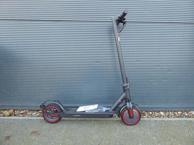 Lot 4021 - WQ W4 Pro folding electric scooter with...