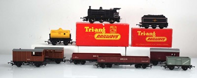 Lot 154 - A Tri-ang OO gauge R251 0-6-0 loco and R33...