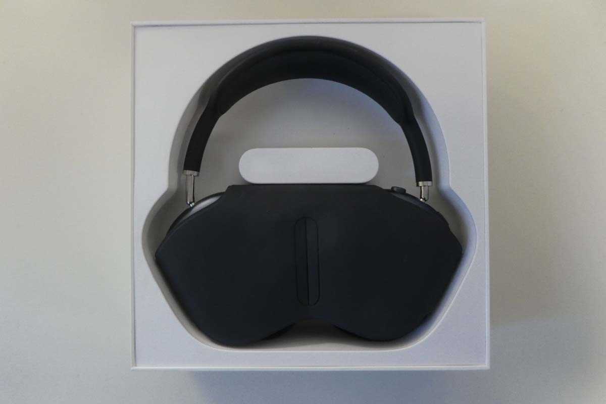 Lot Apple AirPods Max with Smart Case, model A3184,...