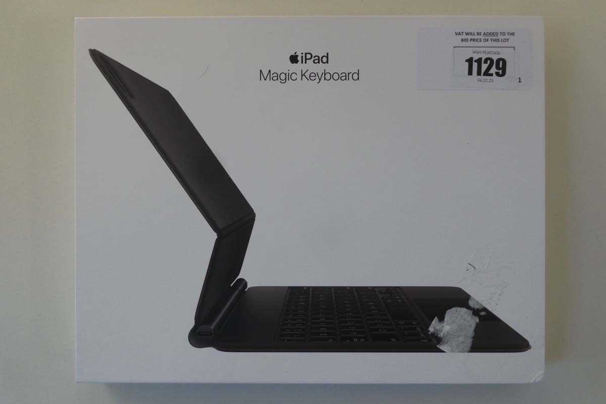 Lot Apple iPad Magic Keyboard, Black - British,...