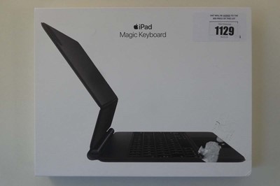 Lot Apple iPad Magic Keyboard, Black - British,...