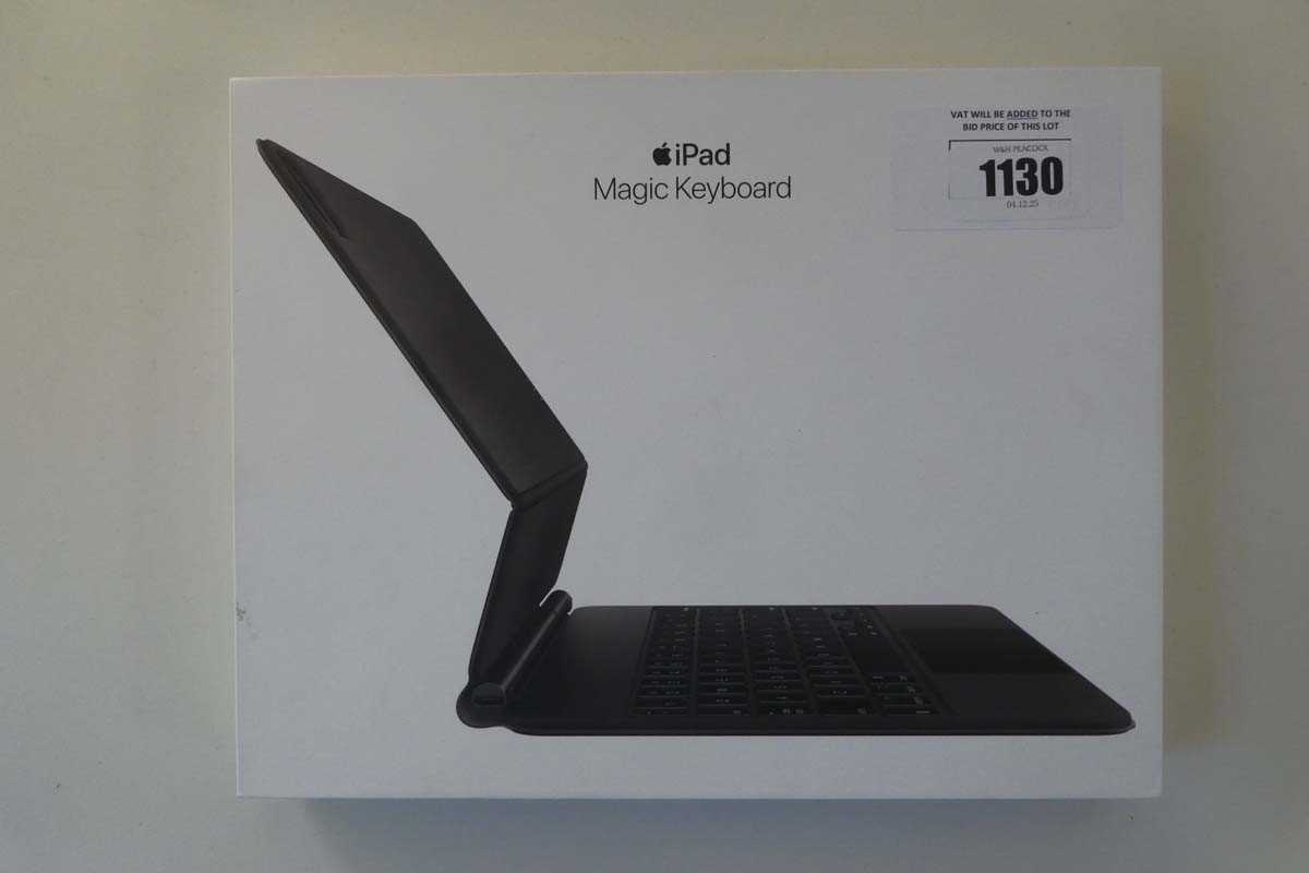Lot Apple iPad Magic Keyboard, Black - British,...