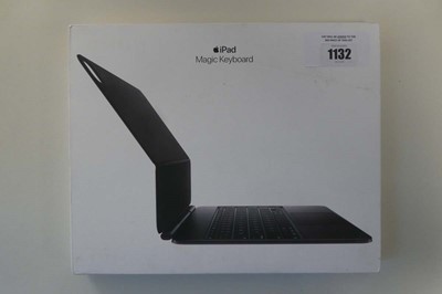 Lot Apple iPad Magic Keyboard, Black - British,...