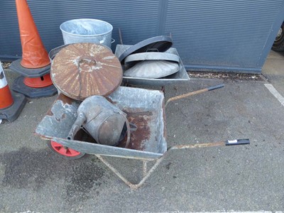 Lot 4152 - 2 galvanised wheelbarrows, 2 outdoor...