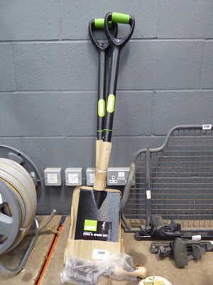 Lot 4109 - Two Draper carbon steel fork and spade set...