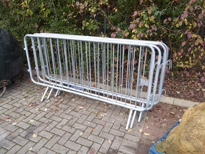 Lot 4193 - 4 metal pedestrian barriers