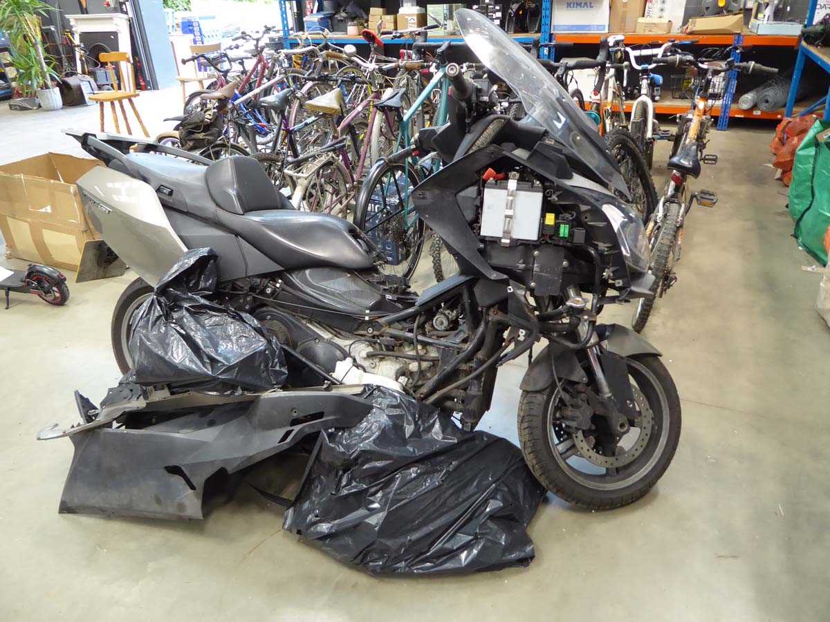 Lot 4011 - (HG13 AYJ) 2013 BMW C650 GT motorbike, 650cc,...