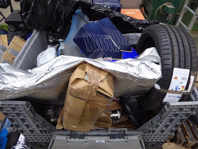 Lot 4351 - Large pallet of car and other parts, to...