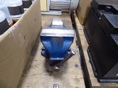 Lot 4538 - Record 1 tonne engineers vice