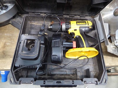 Lot 4383 - Dewalt cordless drill with 1 battery and charger
