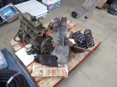 Lot 4260 - Pallet containing an assortment of vehicle...