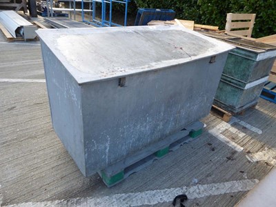 Lot 4143 - Large galvanised ice chest