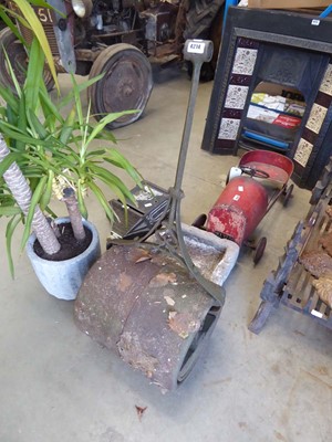 Lot 4214 - Cast iron vintage garden roller