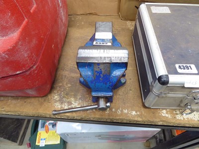 Lot 4392 - Record 1 tonne engineers vice