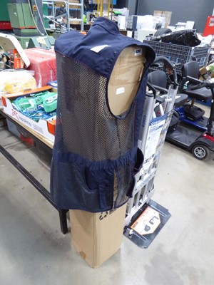 Lot 4397 - Metal gun safe in box and a Seeland double XL...