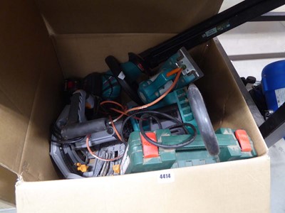 Lot 4414 - Box containing an assortment of tools to...