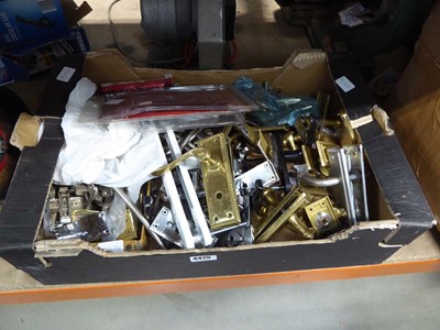 Lot 4475 - Box containing a quantity of door furniture