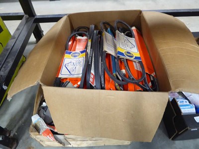 Lot 4556 - Assortment of vehicle components, including...