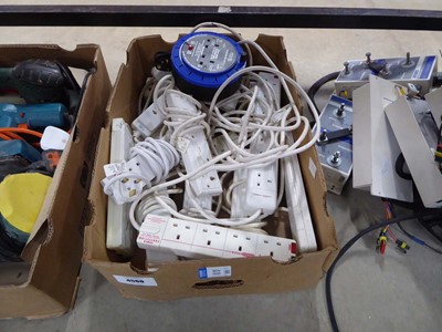 Lot 4560 - Box of extension leads