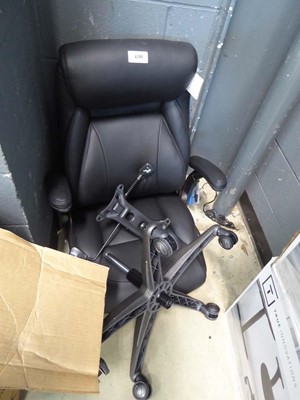 Lot 4299 - Lay-Z-Boy leather effect swivel office chair,...