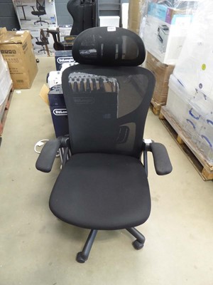 Lot 4302 - Mesh back lumber support swivel office chair