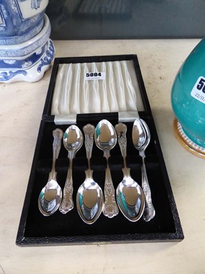 Lot 5004 - Cased set of six silver plated tea spoons
