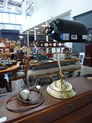 Lot 5114 - Brass bankers lamp