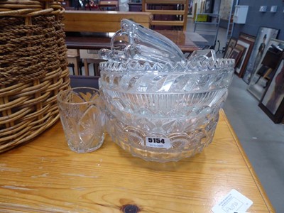 Lot 5154 - Three glass fruit bowls plus two vases