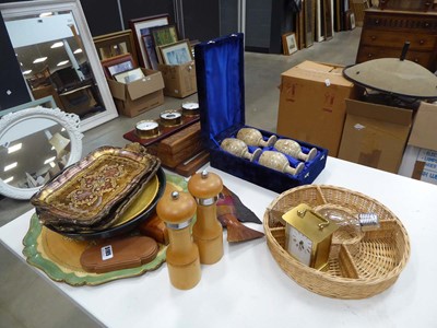 Lot 5195 - Quantity of papier mache trays and dishes plus...